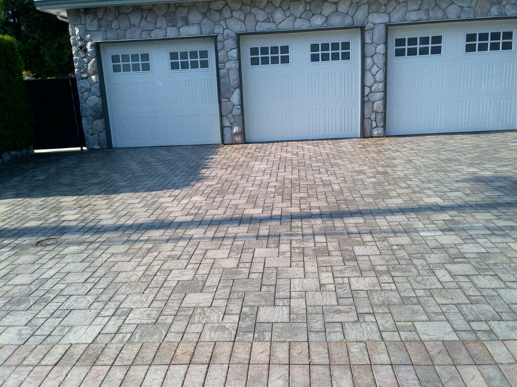 asphalt paving contractors